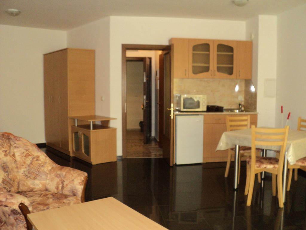 Meni Apartments And Guest Rooms 소조폴 외부 사진