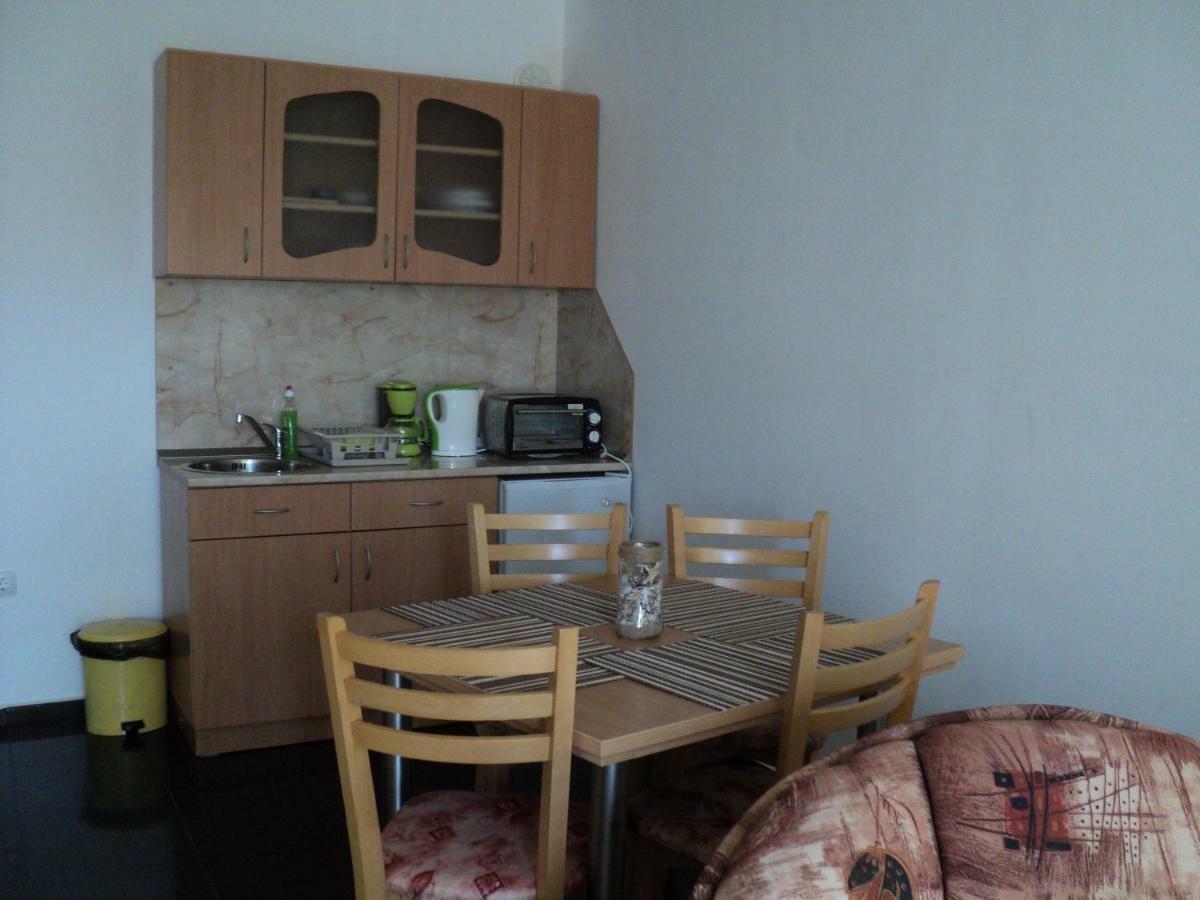 Meni Apartments And Guest Rooms 소조폴 외부 사진